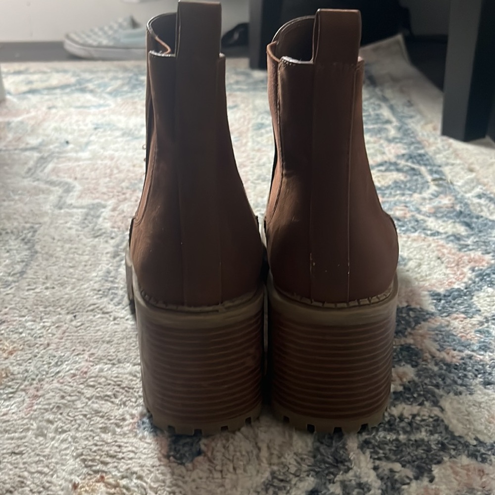 Boots - Picture 4 of 5